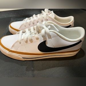 Nike Women's Court Legacy